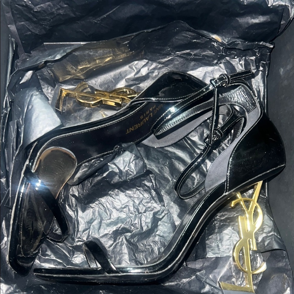Saint Laurent Black and Gold Heels Sophisticated Design